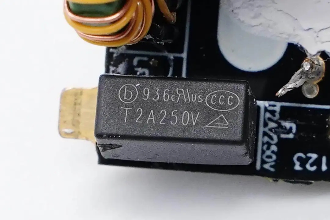 拆解报告：MI小米33W PD快充氮化镓充电器AD33G-充电头网