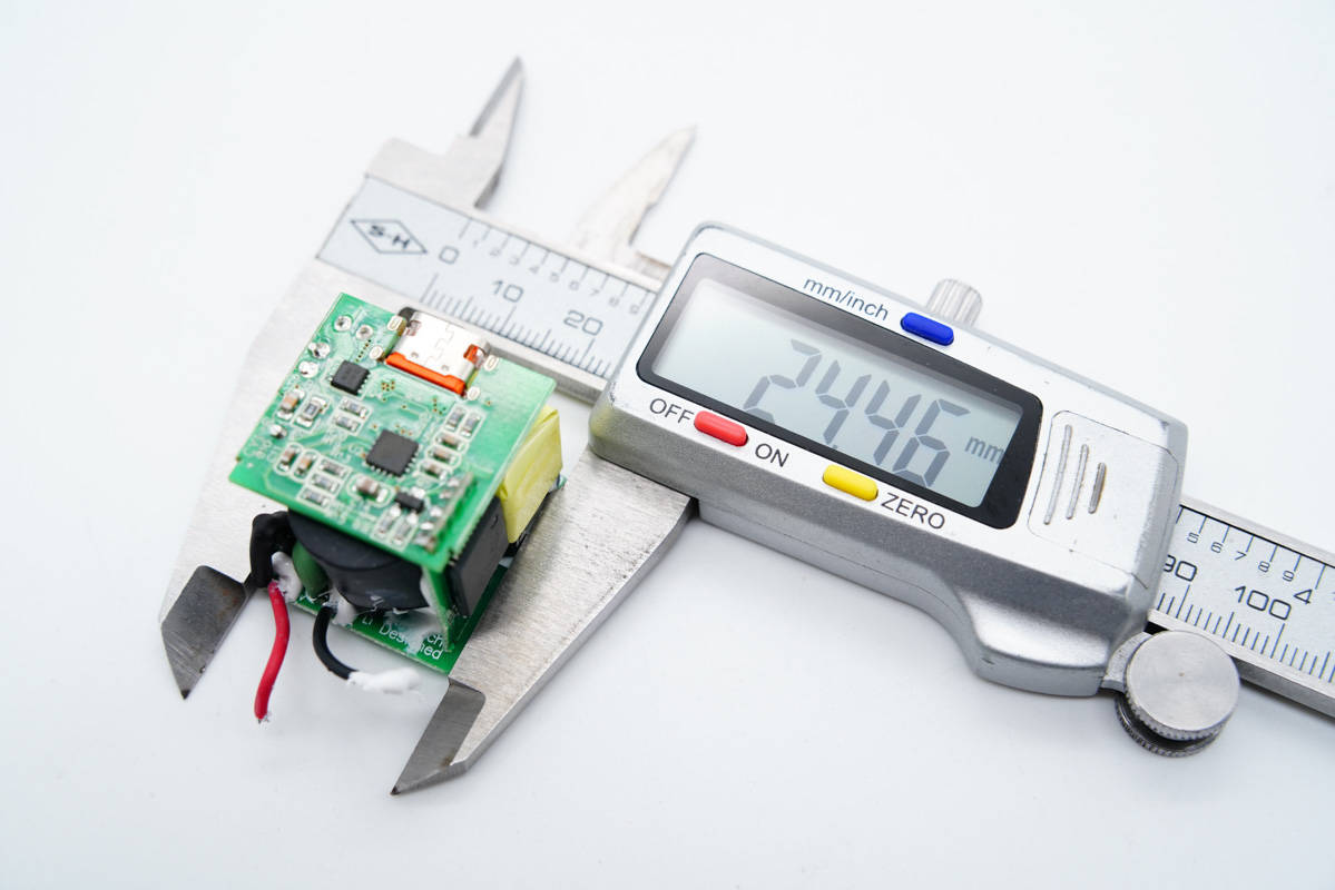 拆解报告:TORRAS图拉斯迷你20W PD快充充电器-充电头网
