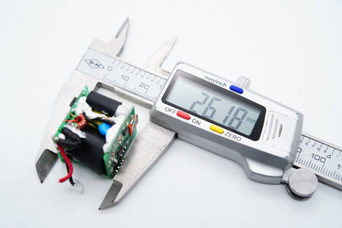 拆解报告:TORRAS图拉斯迷你20W PD快充充电器-充电头网