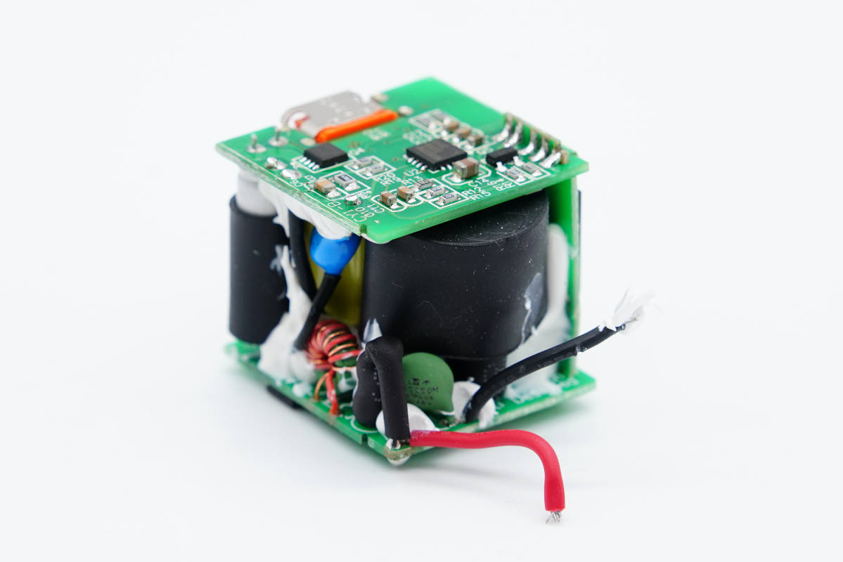 拆解报告:TORRAS图拉斯迷你20W PD快充充电器-充电头网