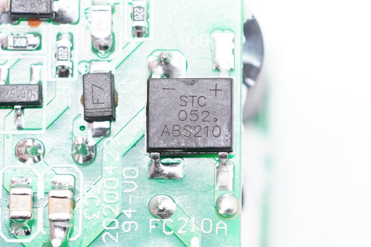 拆解报告:TORRAS图拉斯迷你20W PD快充充电器-充电头网