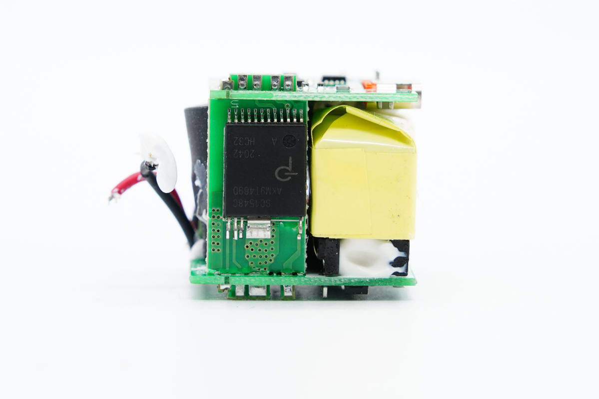拆解报告:TORRAS图拉斯迷你20W PD快充充电器-充电头网