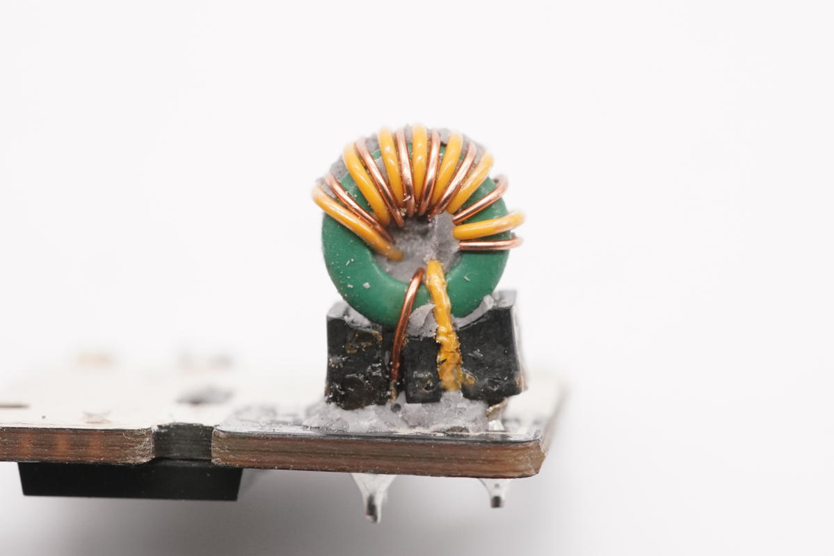 拆解报告:Zikko即刻65W 2C1A氮化镓快充充电器-充电头网