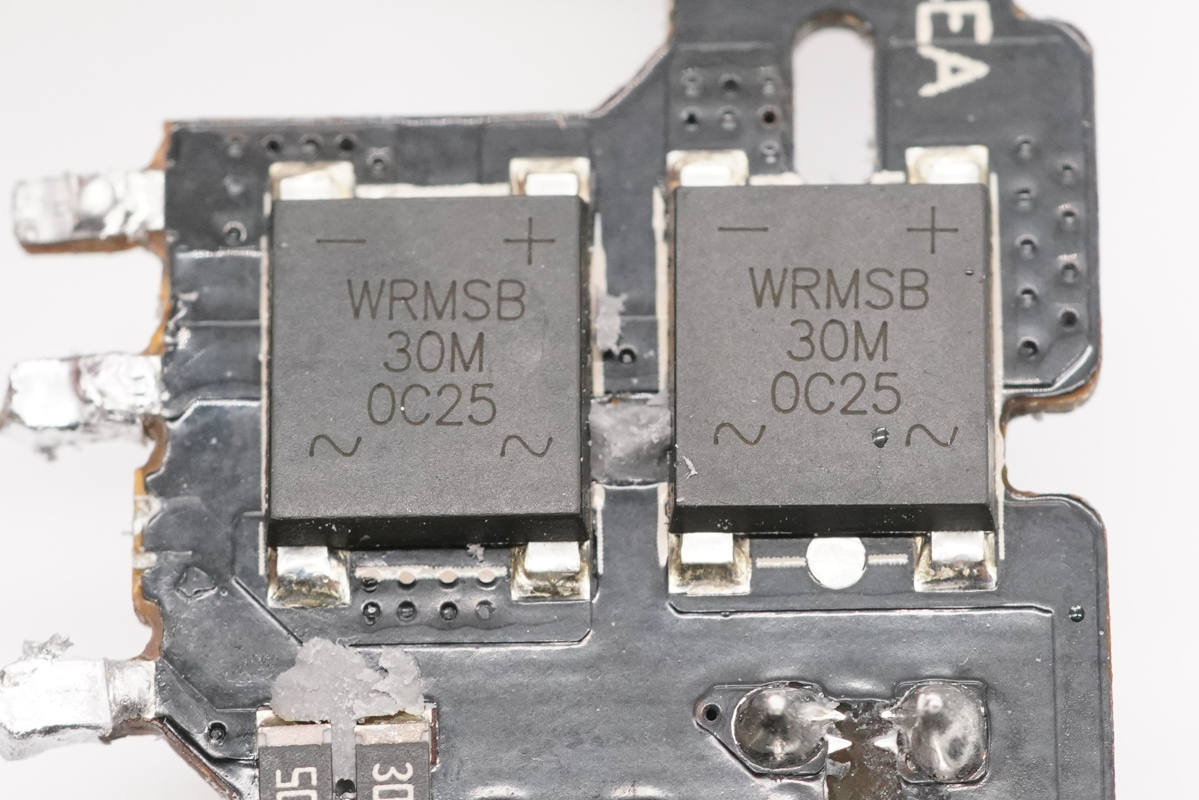 拆解报告:Zikko即刻65W 2C1A氮化镓快充充电器-充电头网