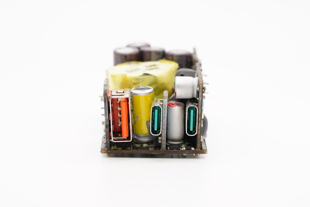 拆解报告:Zikko即刻65W 2C1A氮化镓快充充电器-充电头网