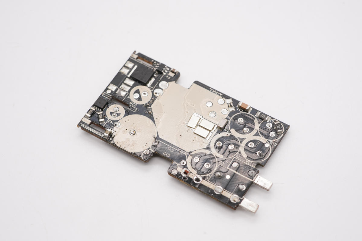 拆解报告:Zikko即刻65W 2C1A氮化镓快充充电器-充电头网