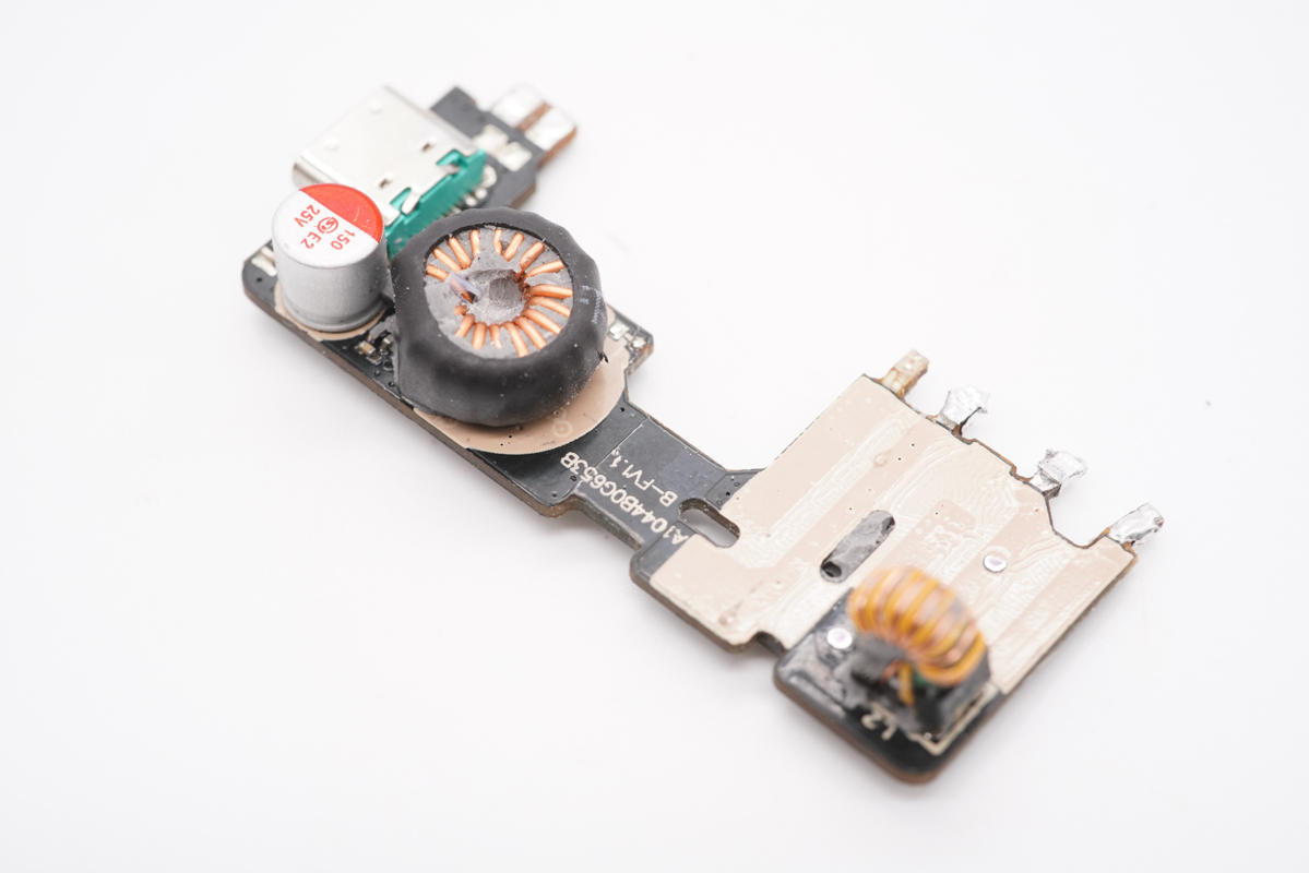 拆解报告:Zikko即刻65W 2C1A氮化镓快充充电器-充电头网