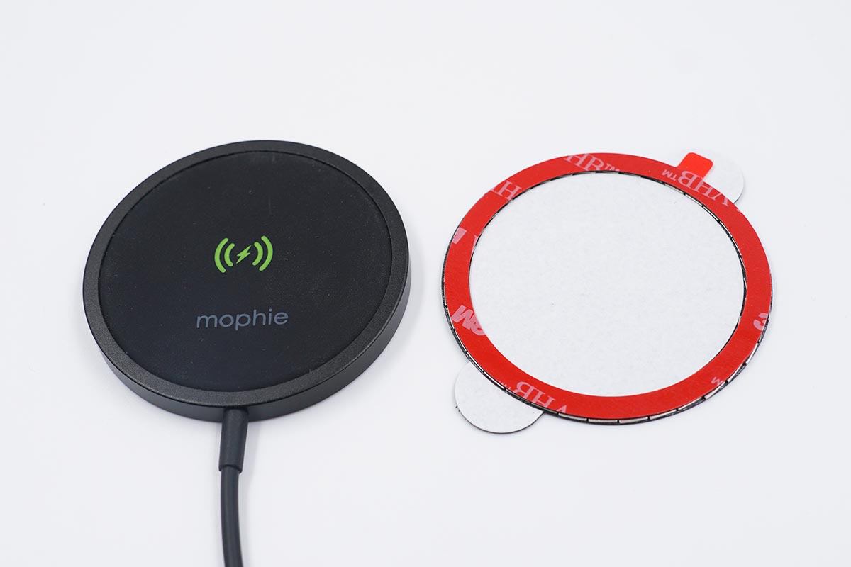 和苹果官方MagSafe相同的使用体验，mophie磁吸无线充电器评测-充电头网