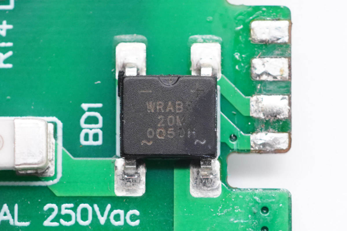 拆解报告:Rapoo雷柏20W 1A1C充电器-充电头网