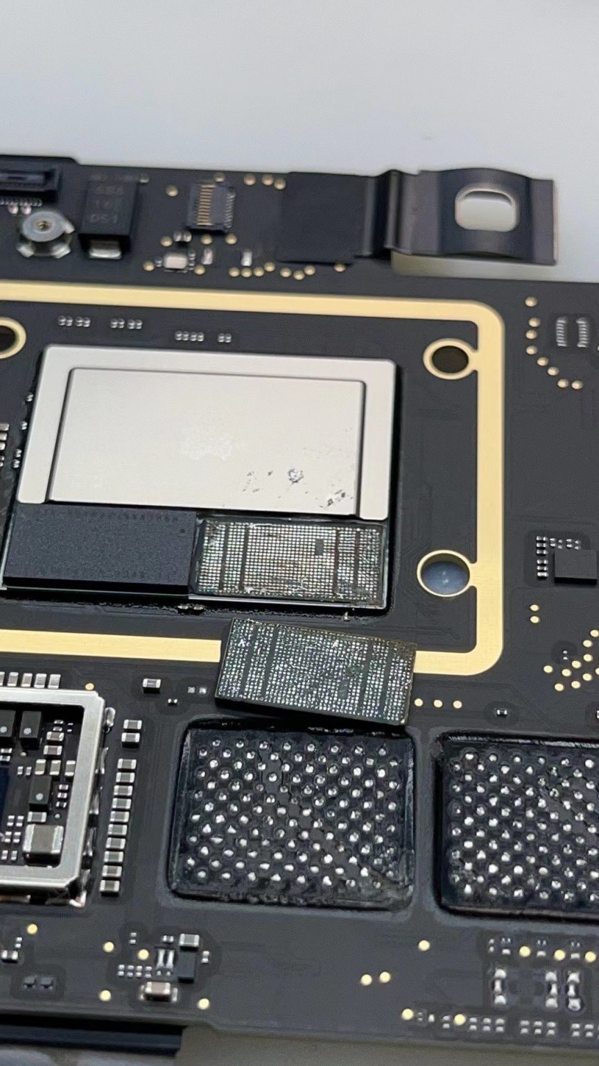 中国工程师破解M1处理器MacBook,成功扩容16G内存、1TB硬盘