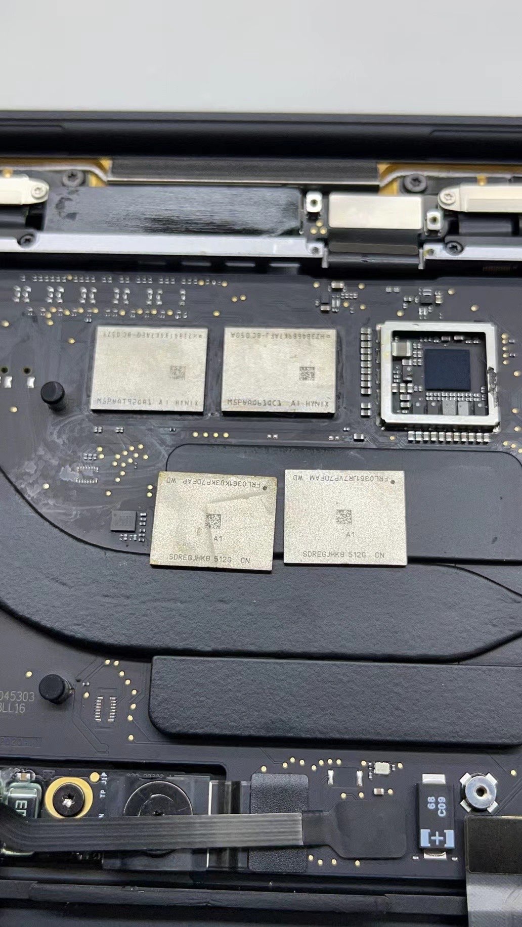 中国工程师破解M1处理器MacBook，成功扩容16G内存、1TB硬盘-充电头网