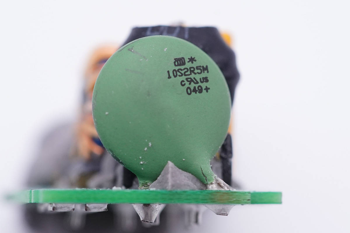 拆解报告:HuntKey航嘉65W 1A1C氮化镓快充充电器-充电头网