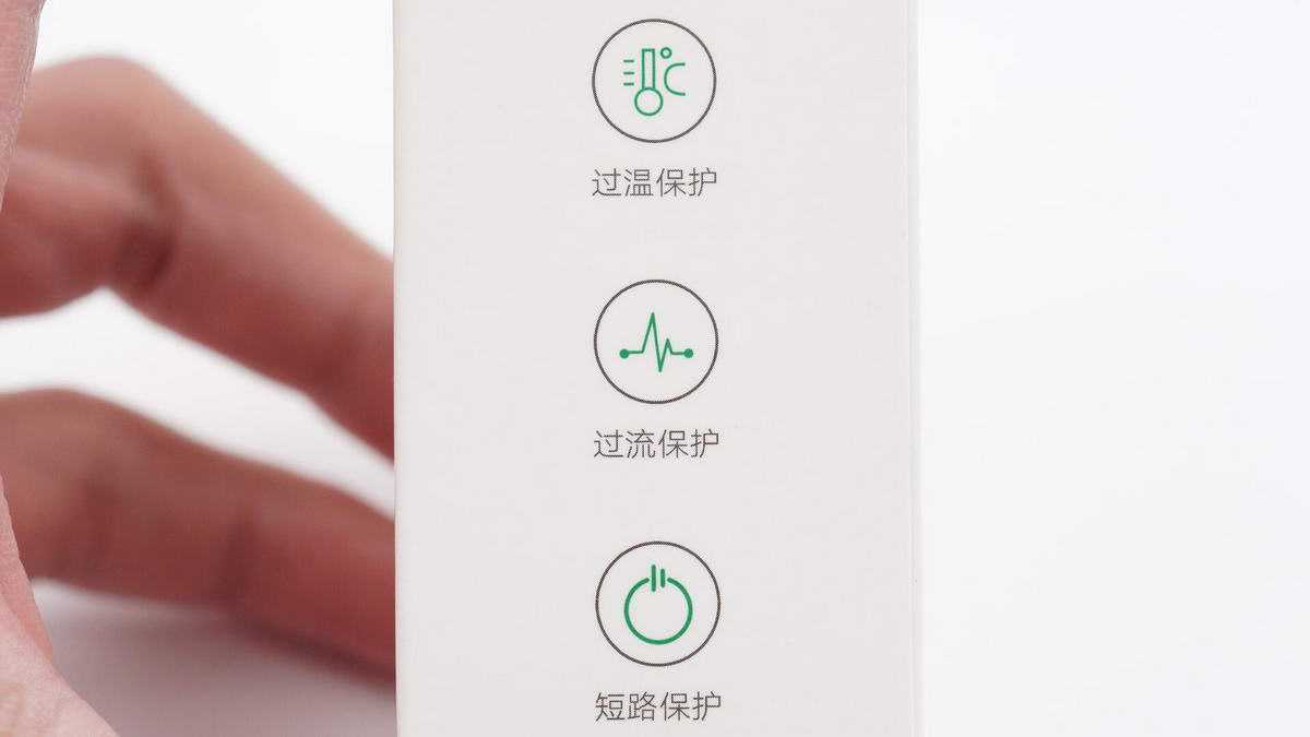 拆解报告:UGREEN绿联40W双C口快充车充CD213-充电头网