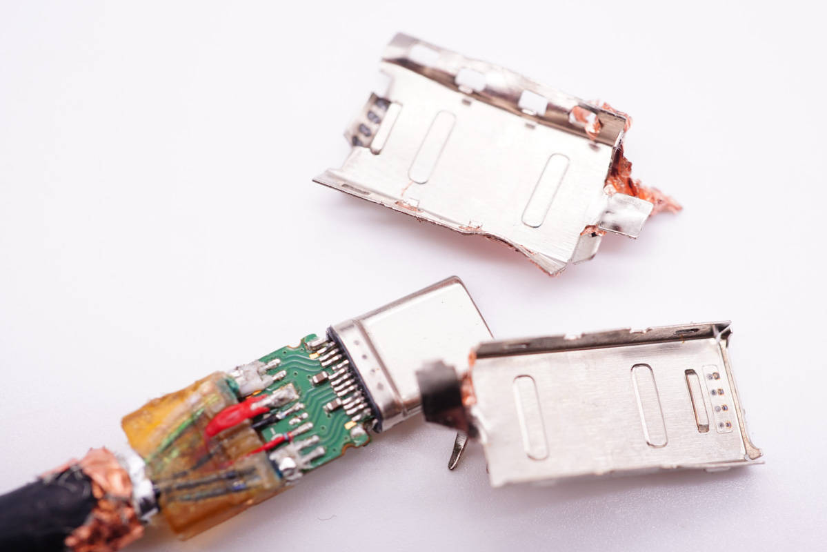 拆解报告:讯光电子USB4数据线-充电头网