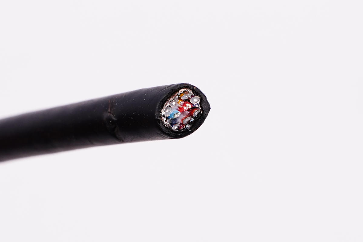拆解报告:讯光电子USB4数据线-充电头网