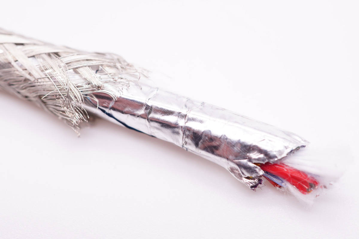 拆解报告:讯光电子USB4数据线-充电头网
