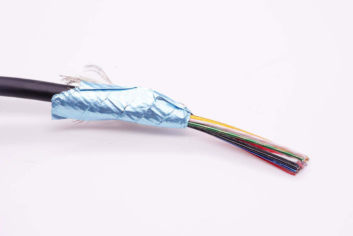拆解报告:讯光电子USB4数据线-充电头网