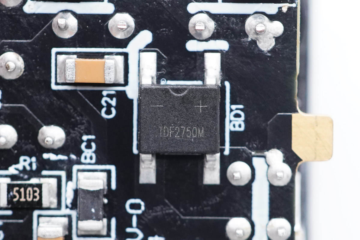 拆解报告:ZMI紫米33W PD快充氮化镓充电器HA715-充电头网