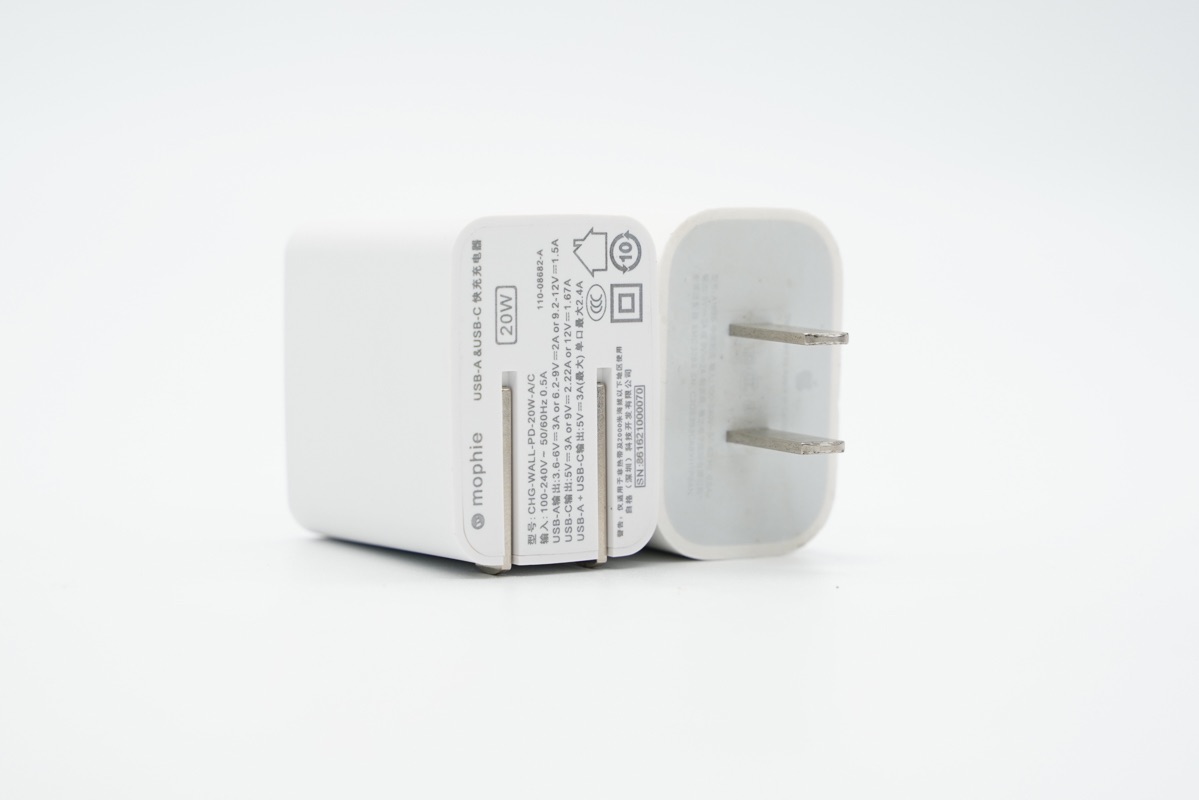 适配苹果20W快充系统，mophie 20W双口充电器评测-充电头网