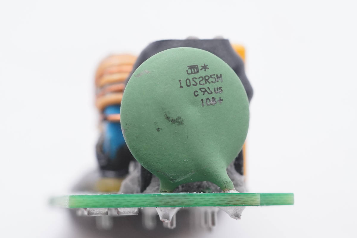 拆解报告:THUNDERDBOT雷神65W 1A1C氮化镓快充充电器-充电头网