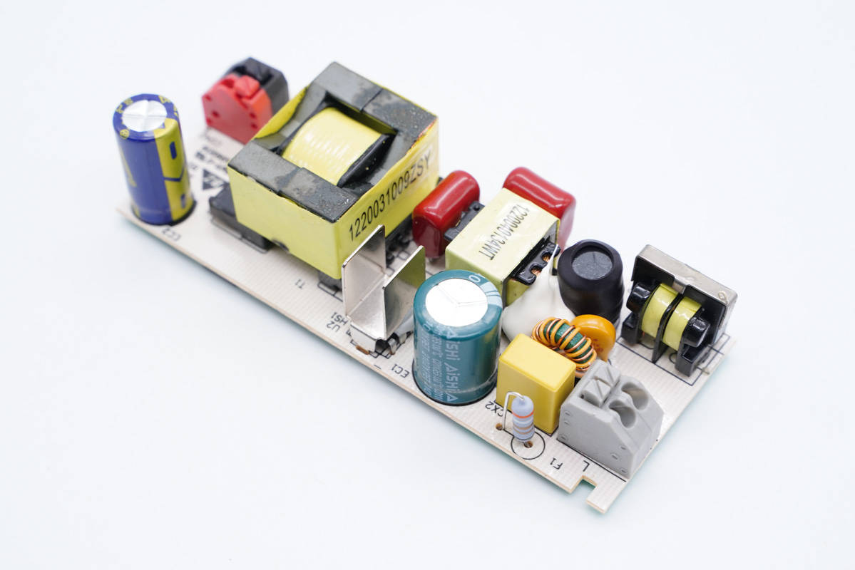 拆解报告伊戈尔40wled驱动电源ls40900