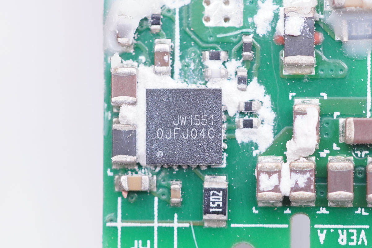 Huawei|内置氮化镓芯片 华为66Ｗ多口超级快充拆解