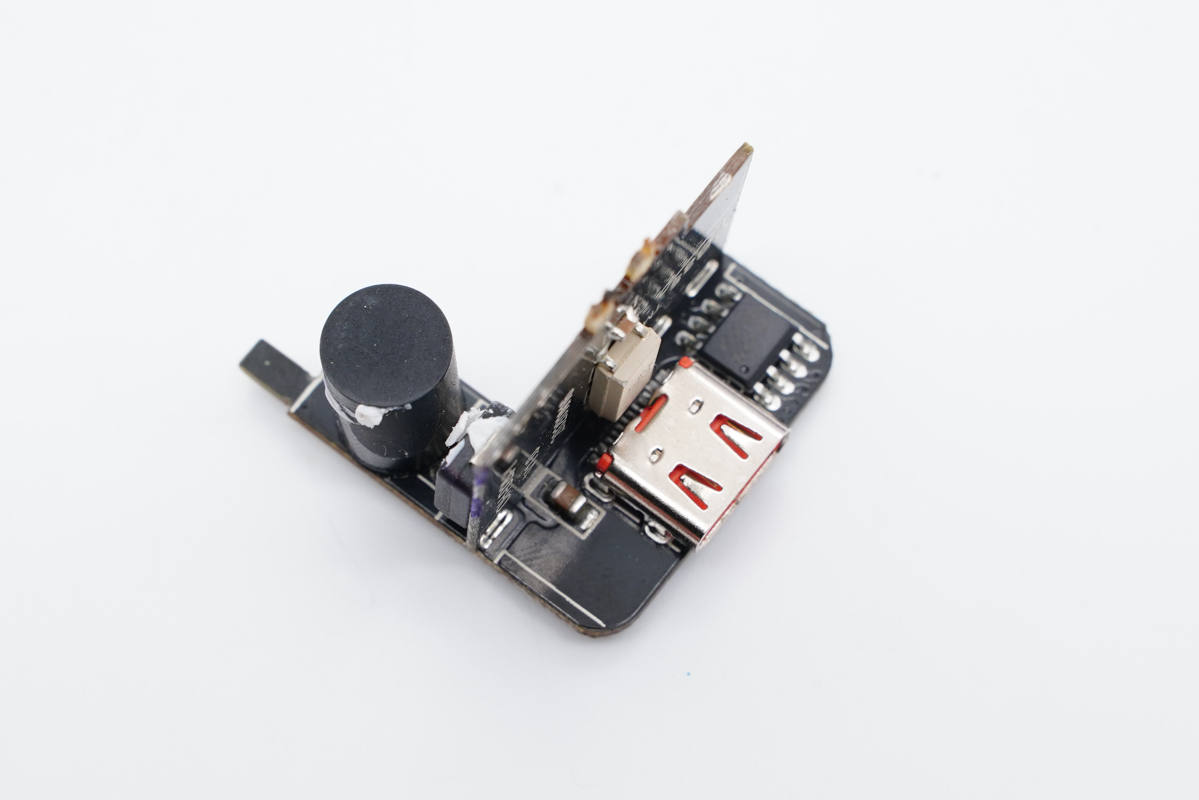 拆解报告:WEMISS迷你20W PD快充充电器CH-A3-充电头网