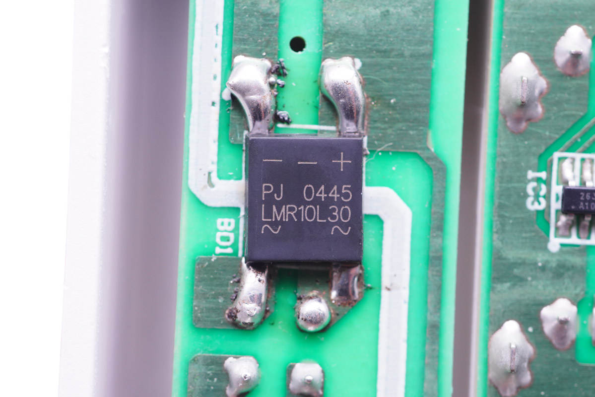 拆解报告：ANKER安克18W PD快充英规延长线插座A9136-充电头网