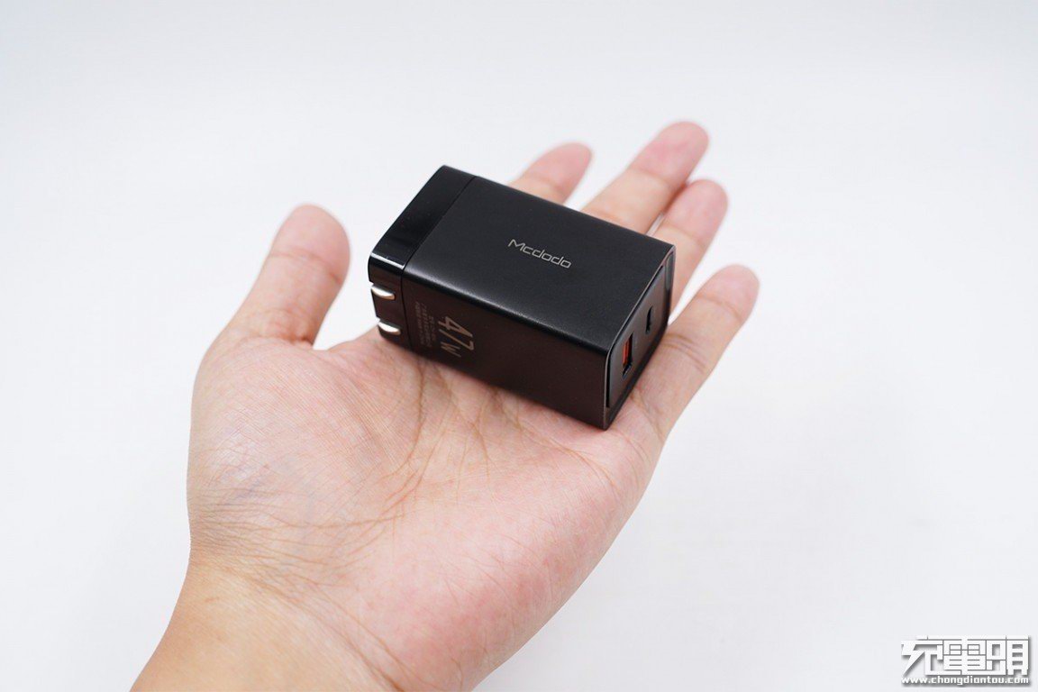 苹果最新发布会来了！你的iPhone 13还缺这些配件！-充电头网