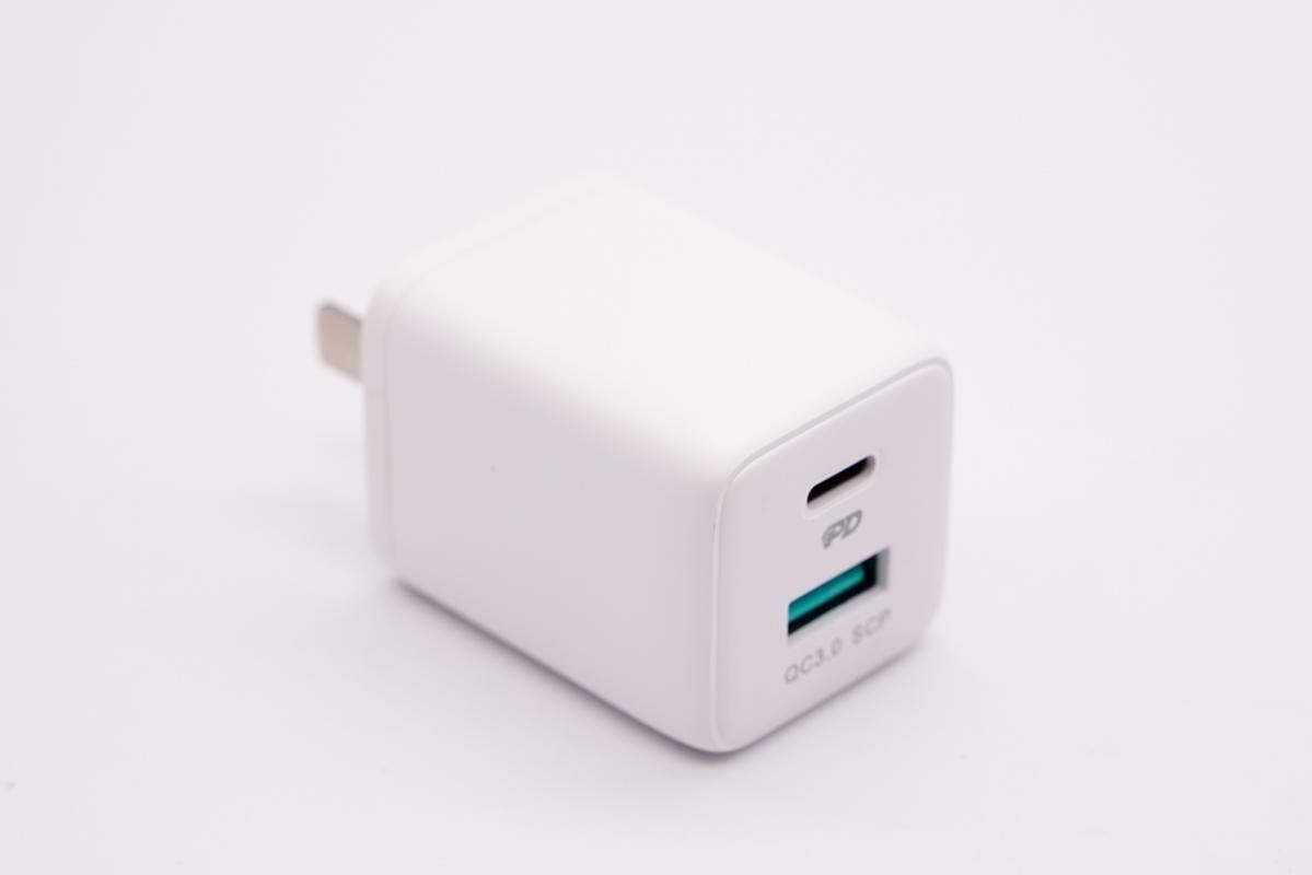 苹果最新发布会来了!你的iPhone 13还缺这些配件! - 充电头网