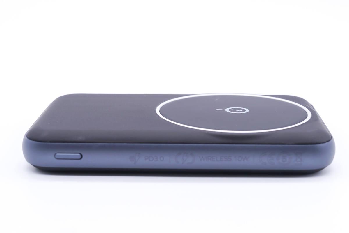 伴随iPhone 13推出，iPhone 12也能用，测评MOMAX新款磁吸无线充电宝-充电头网