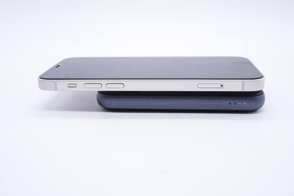 伴随iPhone 13推出，iPhone 12也能用，测评MOMAX新款磁吸无线充电宝-充电头网